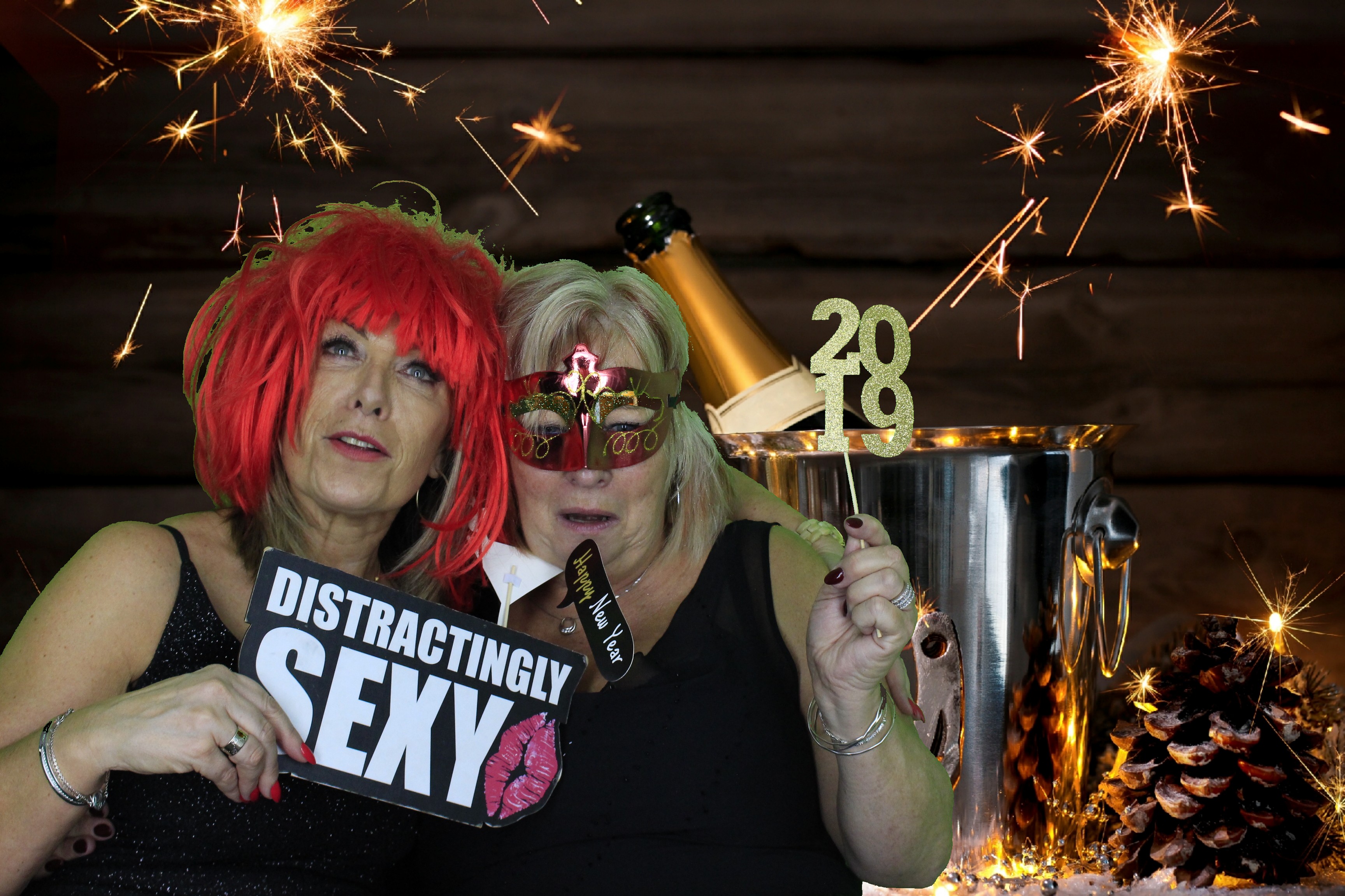New Years Eve Party Silvermere | View more photos from the event at gallery.myphotoboothexperience.co.uk/u/MyPhotoBoothExperienceLtd/New-Years-Eve-Party-Silvermere